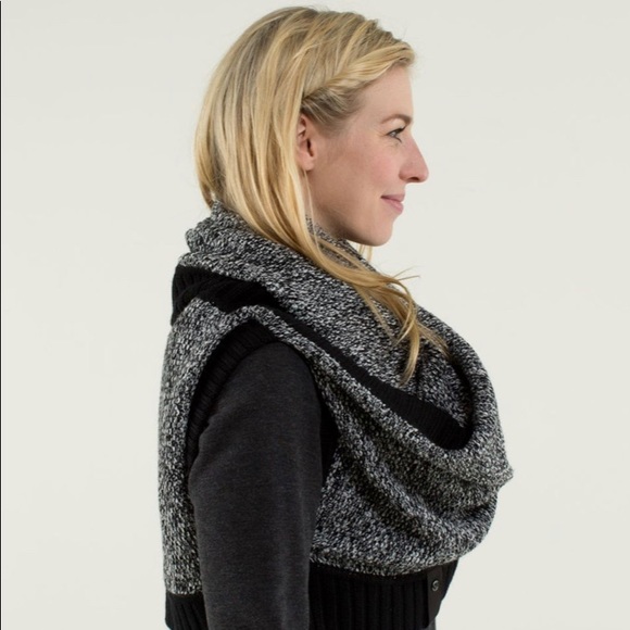 Lululemon Cozy Yogi Infinity Scarf - Picture 2 of 5